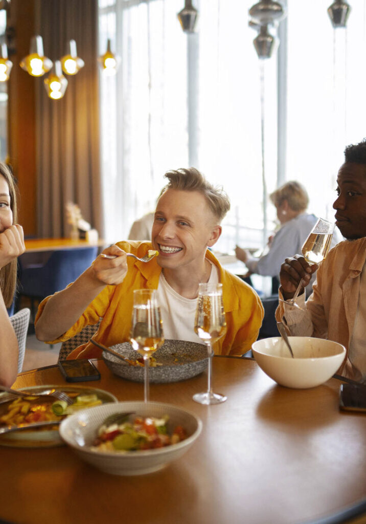 Dining2